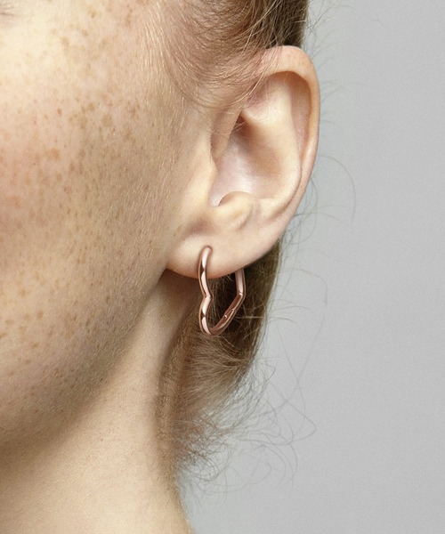アシンメトリカル ハート フープ ピアス（ピアス（両耳用））｜Pandora