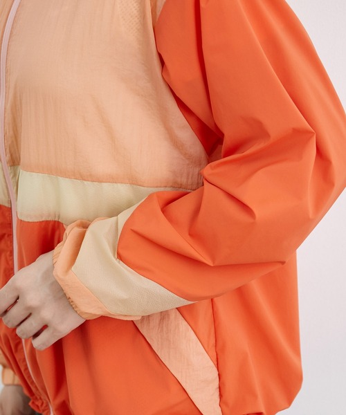 NERGY（ナージー）の「配色ウィンドブレーカー（ブルゾン・レディース・ターコイズブルー/オレンジ・FREE）」の15枚目の写真