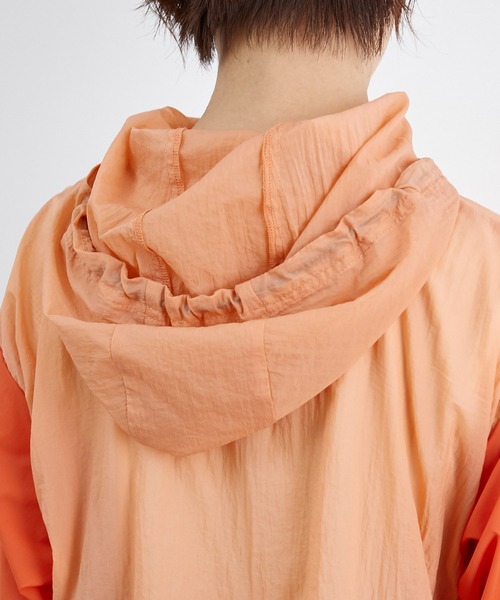 NERGY（ナージー）の「配色ウィンドブレーカー（ブルゾン・レディース・ターコイズブルー/オレンジ・FREE）」の17枚目の写真