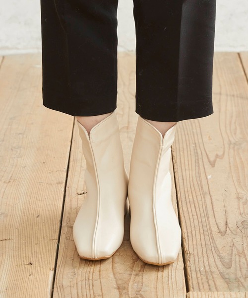 menue（メヌエ）の「スクエアトゥセンターシームショートブーツ（ブーツ・レディース・アイボリー/ブラック/ベージュ系その他・XS/S/M/L/LL/3L）」の17枚目の写真