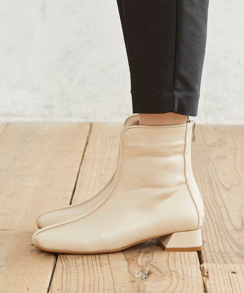 menue（メヌエ）の「スクエアトゥセンターシームショートブーツ（ブーツ・レディース・アイボリー/ブラック/ベージュ系その他・XS/S/M/L/LL/3L）」の9枚目の写真