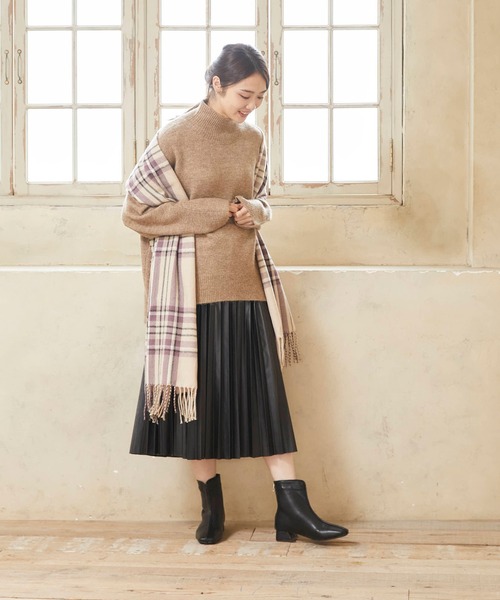 menue（メヌエ）の「スクエアトゥセンターシームショートブーツ（ブーツ・レディース・アイボリー/ブラック/ベージュ系その他・XS/S/M/L/LL/3L）」の5枚目の写真