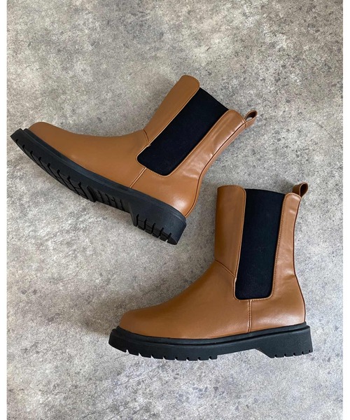 MLI'A（エムリア）の「ミドルレングスサイドゴアブーツ（ブーツ・レディース・ブラック/アイボリー/キャメル・L/M）」の3枚目の写真
