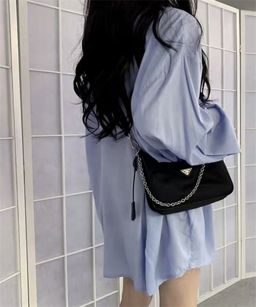 Dream garden(ドリームガーデン)の「ロング丈無地シャツ(長袖)(シャツ/ブラウス・レディース・ホワイト/ブルー・S/L/XL/M)」の7枚目の写真
