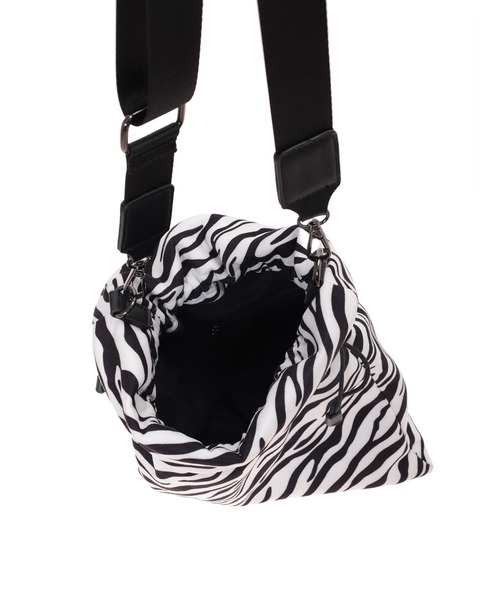 Edit Sheen（エディットシーン）の「巾着ゼブラトートバッグ（トートバッグ・レディース・ブラック・FREE）」の14枚目の写真