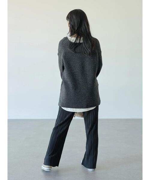 earth music&ecology（アースミュージックアンドエコロジー）の「ブラッシュヤーンＶネックプルオーバー＊（ニット/セーター・レディース・チャコールグレー/ベージュ/アイボリー/ミント・FREE）」の5枚目の写真