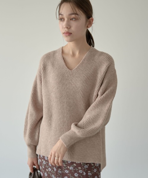 earth music&ecology（アースミュージックアンドエコロジー）の「ブラッシュヤーンＶネックプルオーバー＊（ニット/セーター・レディース・チャコールグレー/ベージュ/アイボリー/ミント・FREE）」の3枚目の写真