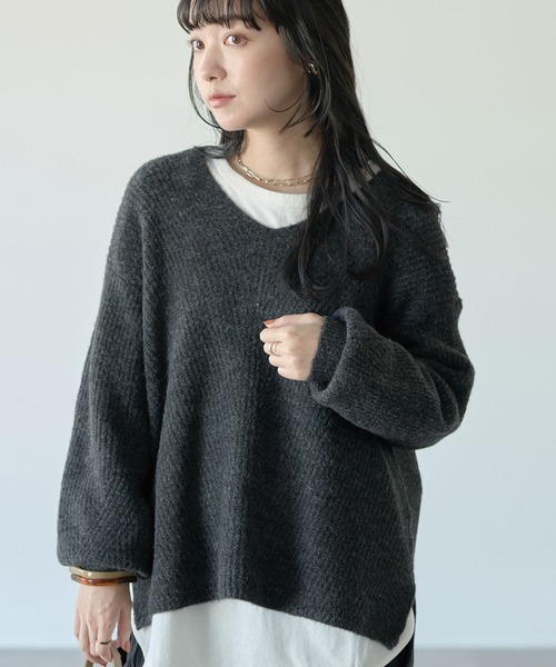 earth music&ecology（アースミュージックアンドエコロジー）の「ブラッシュヤーンＶネックプルオーバー＊（ニット/セーター・レディース・チャコールグレー/ベージュ/アイボリー/ミント・FREE）」の2枚目の写真