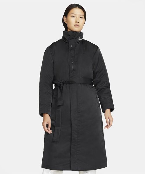 NIKE(ナイキ)の「ナイキ ウィメンズ SYN トレンド パーカ / Nike Sportswear Synthetic-Fill Women's Parka <XS-2XL 展開>(ステンカラーコート・レディース・クリーム/ブラック・S/M/L/2XL/XL/XS)」の2枚目の写真