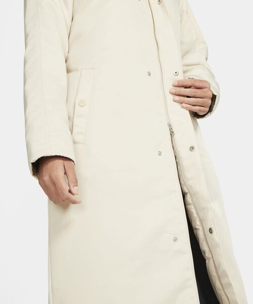 NIKE(ナイキ)の「ナイキ ウィメンズ SYN トレンド パーカ / Nike Sportswear Synthetic-Fill Women's Parka <XS-2XL 展開>(ステンカラーコート・レディース・クリーム/ブラック・S/M/L/2XL/XL/XS)」の14枚目の写真