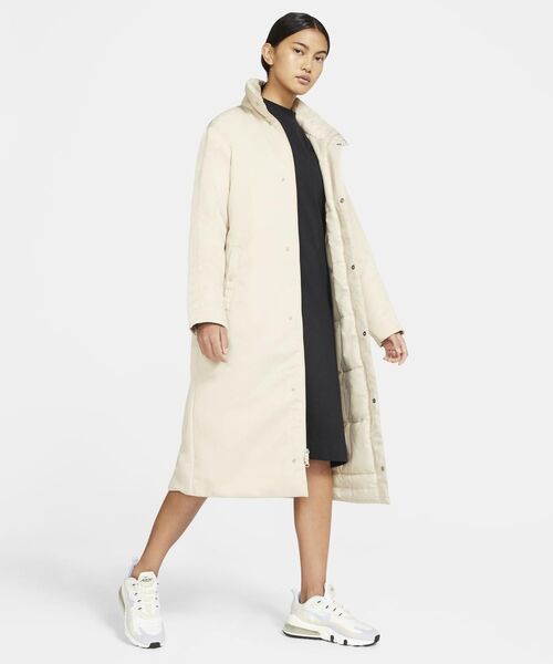 NIKE(ナイキ)の「ナイキ ウィメンズ SYN トレンド パーカ / Nike Sportswear Synthetic-Fill Women's Parka <XS-2XL 展開>(ステンカラーコート・レディース・クリーム/ブラック・S/M/L/2XL/XL/XS)」の11枚目の写真