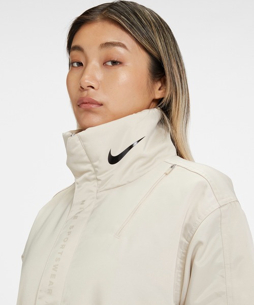 NIKE(ナイキ)の「ナイキ ウィメンズ SYN トレンド パーカ / Nike Sportswear Synthetic-Fill Women's Parka <XS-2XL 展開>(ステンカラーコート・レディース・クリーム/ブラック・S/M/L/2XL/XL/XS)」の18枚目の写真