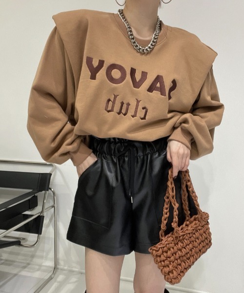 Diosfront(ディオスフロント)の「ロゴ刺繍ショルーフリル裏起毛トレーナー(スウェット・レディース・アイボリー/グレー/モカ/ネイビー・FREE)」の8枚目の写真