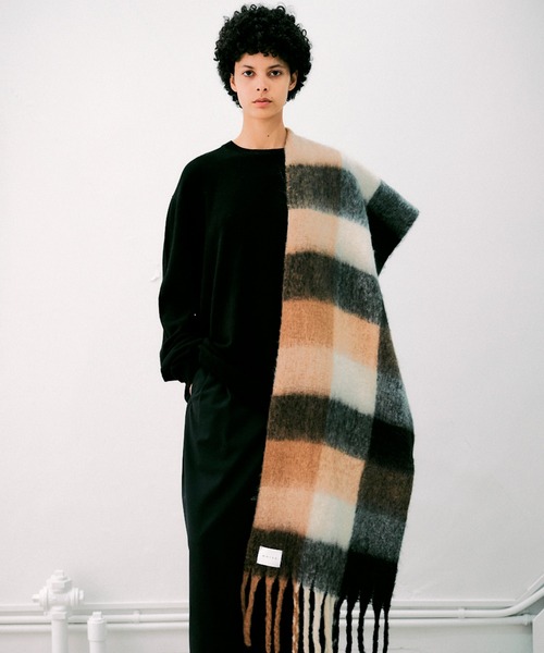 NOISE MAKER(ノイズメーカー)の「ボリュームフリンジブロックチェックマフラー/ボリュームフリンジマフラー(マフラー・レディース・マルチ/ブラック系その他/ピンク系その他/オレンジ系その他/レッド系その他/ベージュ/ブルー系その他/ブルー/グリーン/ピンク/ブラック/ブルー系1/レッド/イエロー/パープル系その他/パープル系その他2/グレー/ベージュ系1/パープル系その他3/ブルー系その他2/イエロー系その他/ピンク系その他2/ピンク系その他3/ブラウン系その他・FREE)」の5枚目の写真