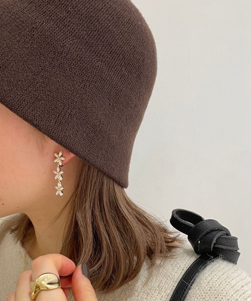 flower(フラワー)の「メニーペタルイヤリング(イヤリング・レディース・ゴールド・FREE)」の4枚目の写真