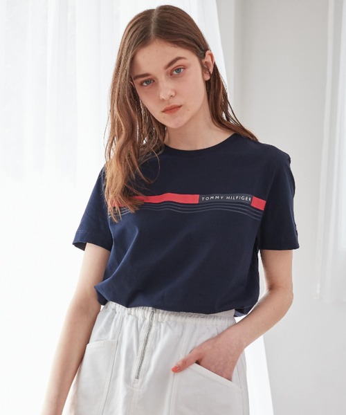 TOMMY HILFIGER（トミーヒルフィガー）の「フロントロゴTシャツ（Tシャツ/カットソー・メンズ・ホワイト/ネイビー/レッド・LARGE/SMALL/X-LARGE/MEDIUM/XX-LARGE）」の2枚目の写真