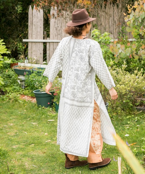 チャイハネ（チャイハネ）の「【チャイハネ】ブロックプリントワンピース（ワンピース・レディース・ホワイト/ベージュ/ネイビー・FREE）」の8枚目の写真