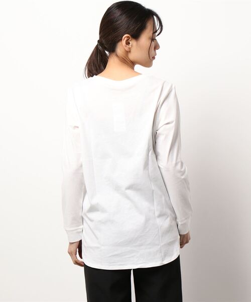 BELLUNA PLUS(ベルーナ)の「綿100%シルケット素材ロゴプルオーバー(Tシャツ/カットソー・レディース・ベージュ/ホワイト系その他/チャコール/ホワイト系その他2・MEDIUM/LARGE/X-LARGE)」の16枚目の写真
