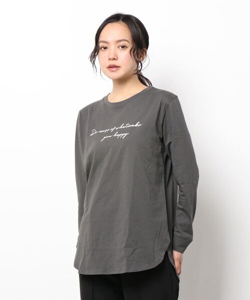 BELLUNA PLUS(ベルーナ)の「綿100%シルケット素材ロゴプルオーバー(Tシャツ/カットソー・レディース・ベージュ/ホワイト系その他/チャコール/ホワイト系その他2・MEDIUM/LARGE/X-LARGE)」の13枚目の写真