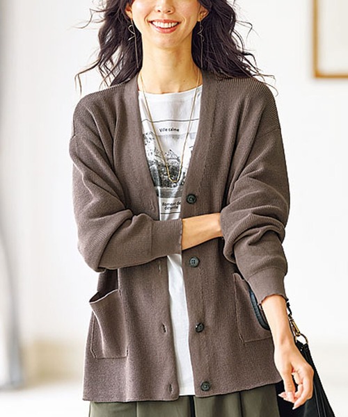 BELLUNA PLUS(ベルーナ)の「綿100%シルケット素材ロゴプルオーバー(Tシャツ/カットソー・レディース・ベージュ/ホワイト系その他/チャコール/ホワイト系その他2・MEDIUM/LARGE/X-LARGE)」の7枚目の写真