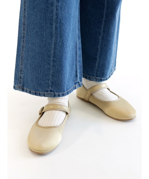 ehka sopo(エヘカソポ)の「パイピングストラップシューズ(その他シューズ・レディース・ブラック/ベージュ/チャコール・LARGE/MEDIUM)」の1枚目の写真