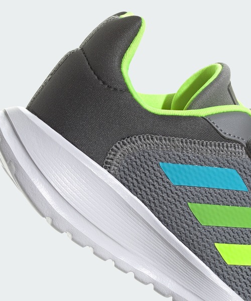 adidas（アディダス）の「Tensaur ラン / Tensaur Run / ランニングシューズ / アディダス adidas（スニーカー・キッズ・ブルー/ブラック/グレー/ホワイト/レッド/グレー×ピンク/グレー系その他/ピンク・24.5cm/23.5cm/21.0cm/22.5cm/23.0cm/19.0cm/22.0cm/25.0cm/24.0cm/18cm/20.0cm/17.0cm/20.5cm/17.5cm/19.5cm/21.5cm）」の22枚目の写真