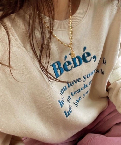 LAC-VERT（ラック・ヴェール）の「【選べる裏地/裏起毛】Bebe刺繍カラーロゴスウェット/トレーナー（スウェット・レディース・ブラック/ベージュ/グリーン/その他6/その他1/その他5/その他2/その他3/その他4/グレー/ピンク/ネイビー・FREE）」の4枚目の写真