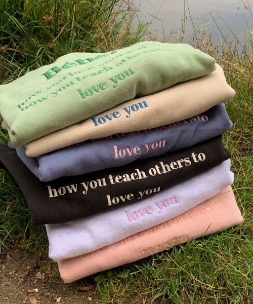 LAC-VERT（ラック・ヴェール）の「【選べる裏地/裏起毛】Bebe刺繍カラーロゴスウェット/トレーナー（スウェット・レディース・ブラック/ベージュ/グリーン/その他6/その他1/その他5/その他2/その他3/その他4/グレー/ピンク/ネイビー・FREE）」の15枚目の写真