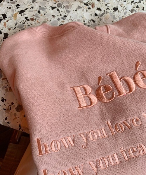 LAC-VERT（ラック・ヴェール）の「【選べる裏地/裏起毛】Bebe刺繍カラーロゴスウェット/トレーナー（スウェット・レディース・ブラック/ベージュ/グリーン/その他6/その他1/その他5/その他2/その他3/その他4/グレー/ピンク/ネイビー・FREE）」の16枚目の写真