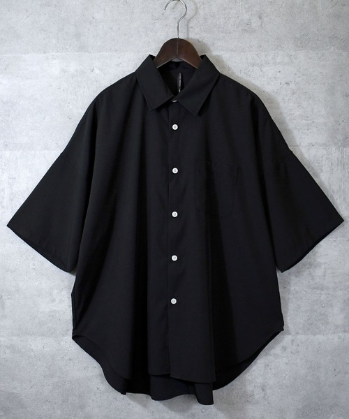 Anytime Songs（エニータイムソングス）の「ポリストレッチ ドロップショルダービッグSSシャツ（シャツ/ブラウス・メンズ・イエロー/チャコール/ホワイト/サックスブルー/グリーン/パープル/ブラック/ネイビー・LARGE/X-LARGE/MEDIUM）」の2枚目の写真