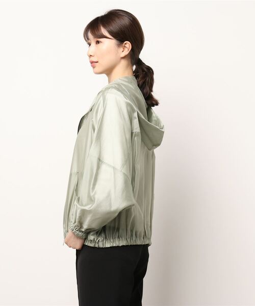 Q（キュー）の「シアーフーディーブルゾン（マウンテンパーカー・レディース・ライトグレー/ベージュ・MEDIUM）」の3枚目の写真