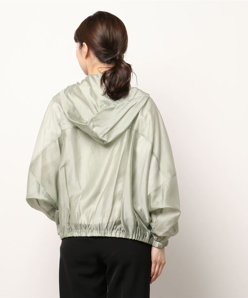 Q（キュー）の「シアーフーディーブルゾン（マウンテンパーカー・レディース・ライトグレー/ベージュ・MEDIUM）」の4枚目の写真