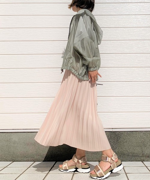 Q（キュー）の「シアーフーディーブルゾン（マウンテンパーカー・レディース・ライトグレー/ベージュ・MEDIUM）」の6枚目の写真