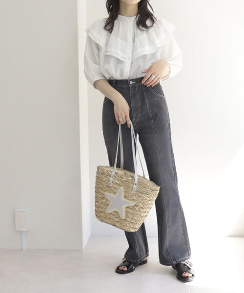 fredy emue（フレディエミュ）の「デニム/無地フリルギャザーブラウス（シャツ/ブラウス・レディース・オフホワイト/サックスブルー/グレー・38）」の4枚目の写真