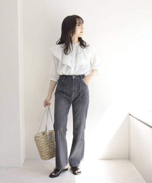 fredy emue（フレディエミュ）の「デニム/無地フリルギャザーブラウス（シャツ/ブラウス・レディース・オフホワイト/サックスブルー/グレー・38）」の5枚目の写真