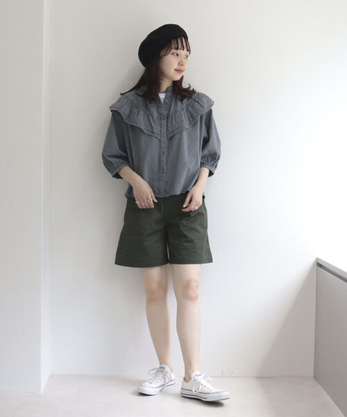 fredy emue（フレディエミュ）の「デニム/無地フリルギャザーブラウス（シャツ/ブラウス・レディース・オフホワイト/サックスブルー/グレー・38）」の21枚目の写真