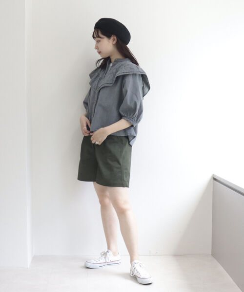 fredy emue（フレディエミュ）の「デニム/無地フリルギャザーブラウス（シャツ/ブラウス・レディース・オフホワイト/サックスブルー/グレー・38）」の22枚目の写真