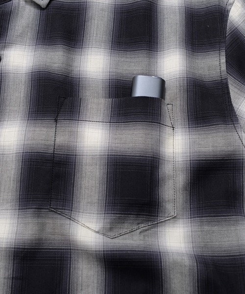 SILVER BULLET（シルバーバレット）の「『CavariA/キャバリア』ルーズシルエットオンブレ長袖チェックシャツ（シャツ/ブラウス・メンズ・ブラック/ネイビー/ホワイト・L/M）」の7枚目の写真