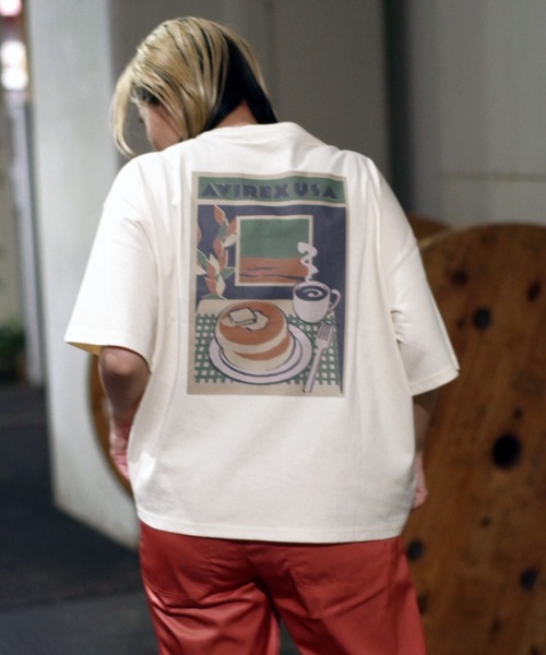 AVIREX（アヴィレックス）の「【WEB&DEPOT限定】RETRO PRINT T-SHIRT/ レトロプリントＴシャツ（Tシャツ/カットソー・レディース・ホワイト/チャコールグレー/ライトグレー・FREE）」の2枚目の写真