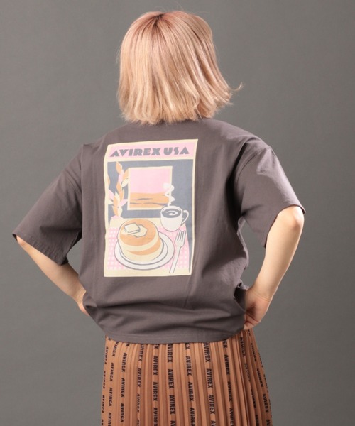 AVIREX（アヴィレックス）の「【WEB&DEPOT限定】RETRO PRINT T-SHIRT/ レトロプリントＴシャツ（Tシャツ/カットソー・レディース・ホワイト/チャコールグレー/ライトグレー・FREE）」の3枚目の写真