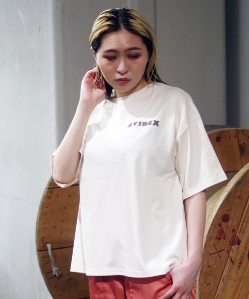 AVIREX（アヴィレックス）の「【WEB&DEPOT限定】RETRO PRINT T-SHIRT/ レトロプリントＴシャツ（Tシャツ/カットソー・レディース・ホワイト/チャコールグレー/ライトグレー・FREE）」の5枚目の写真