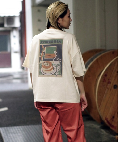 AVIREX（アヴィレックス）の「【WEB&DEPOT限定】RETRO PRINT T-SHIRT/ レトロプリントＴシャツ（Tシャツ/カットソー・レディース・ホワイト/チャコールグレー/ライトグレー・FREE）」の9枚目の写真