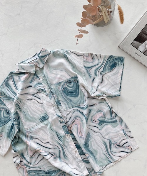 AS KNOW AS plus（アズノゥアズプラス）の「●Wポケット サイドスリット 半袖シアーシャツ（シャツ/ブラウス・レディース・ブラック/オフホワイト/オレンジ/グリーン/グリーン系その他・FREE）」の4枚目の写真