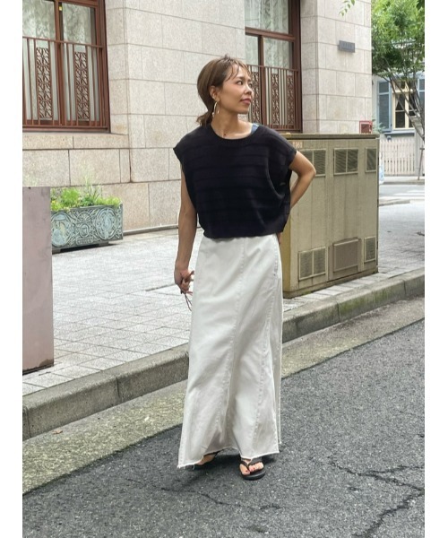 ulu(ウル)の「Sheer knit short vest(ベスト・レディース・オフホワイト/チャコール・FREE)」の4枚目の写真