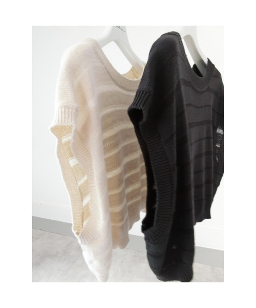 ulu(ウル)の「Sheer knit short vest(ベスト・レディース・オフホワイト/チャコール・FREE)」の13枚目の写真