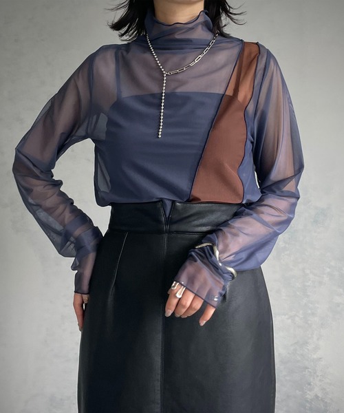 &g'aime（アンジェム）の「【&g’aime】バイカラーシアータートルトップス（Tシャツ/カットソー・レディース・ホワイト/ブラック/ブルー・FREE）」の3枚目の写真