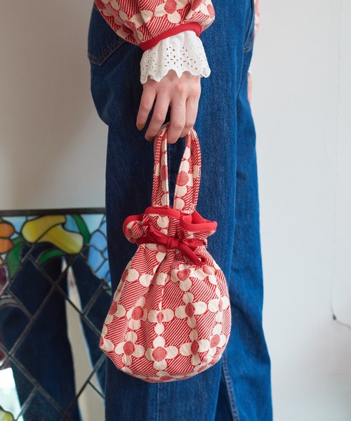 Dot&Stripes CHILD WOMAN(ドットアンドストライプス チャイルドウーマン)の「花柄キルトブリスターJAQ バッグ(トートバッグ・レディース・レッド/ブラック・FREE)」の3枚目の写真