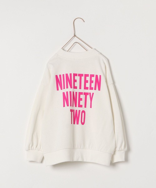 LOWRYS FARM（ローリーズファーム）の「ソデボリュームプリントプルオーバー　166926（スウェット・キッズ・ブラック/オフホワイト/オレンジ・110cm/120cm/130cm/140cm/150cm）」の2枚目の写真