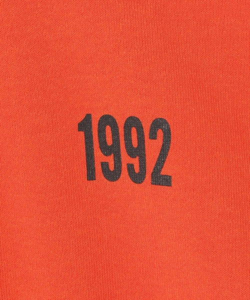 LOWRYS FARM（ローリーズファーム）の「ソデボリュームプリントプルオーバー　166926（スウェット・キッズ・ブラック/オフホワイト/オレンジ・110cm/120cm/130cm/140cm/150cm）」の4枚目の写真