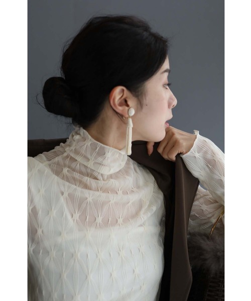 cawaii(カワイイ)の「インナーに最適。紡ぎ糸のシアーカットソートップス(Tシャツ/カットソー・レディース・アイボリー・FREE)」の3枚目の写真